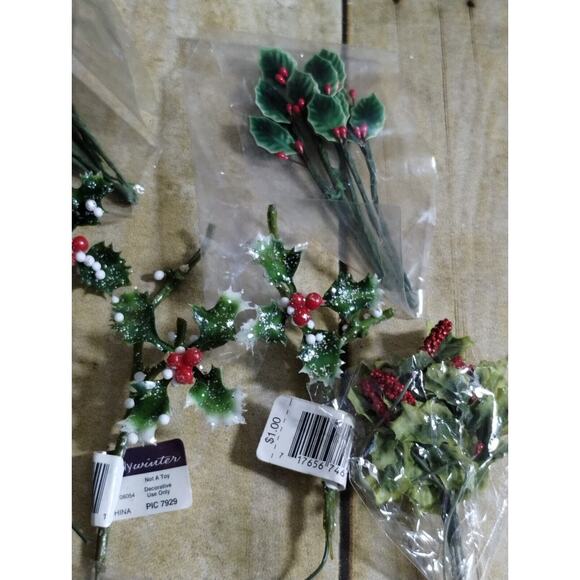 Floral Christmas Picks Red Berries With Snow 25 Assorted Styles - Picture 3 of 5